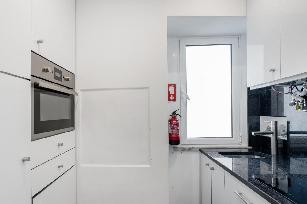 Avenida Da Liberdade Area, Bright And Newly Renovated 2 Bedroom Apartment, Lisbon Historical Center Екстериор снимка